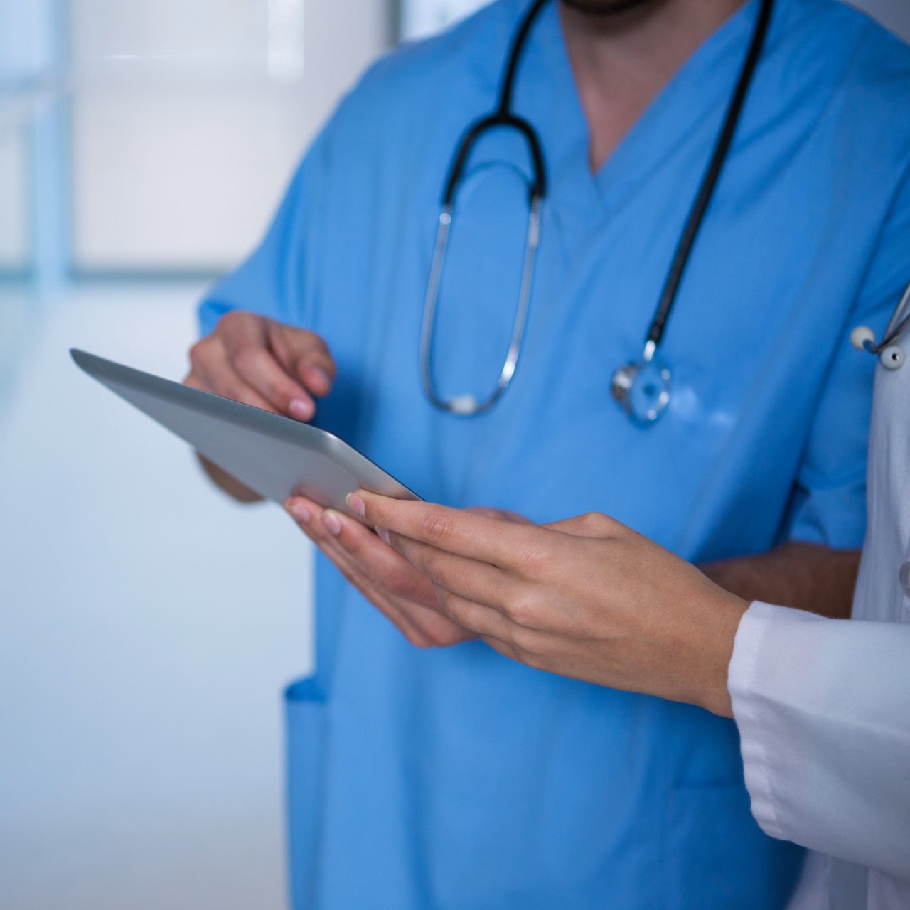 Opi-perugia-infermiera-dottore-tablet